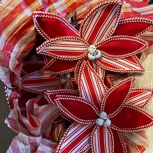 EUC.Dillards Festive Red and White Holiday Clips